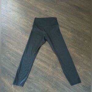 Nike Women’s xs Black Cropped Leggings.